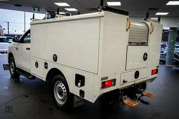 2019 Toyota Hilux 4x4 SR image 6