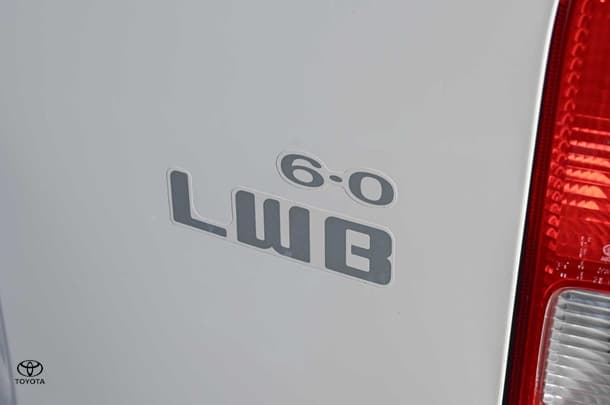 2017 Toyota Hiace LWB image 15
