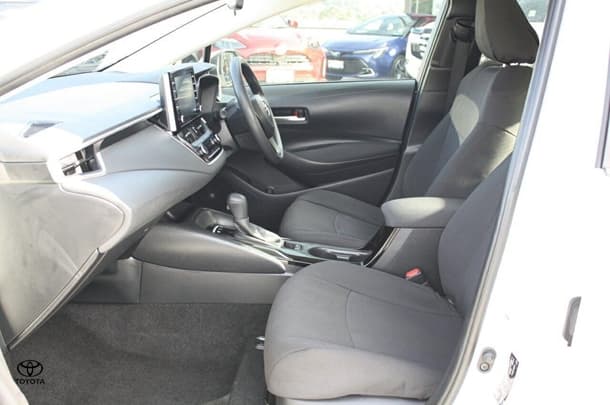 2021 Toyota Corolla Sedan Hybrid Ascent Sport image 18
