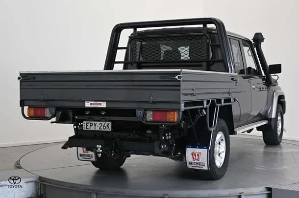 2021 Toyota LC Military GXL image 5