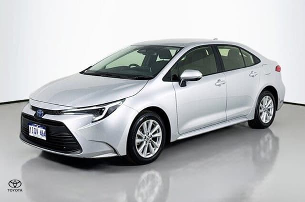 2023 Toyota Corolla Sedan Hybrid Ascent Sport image 4