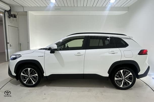 2023 Toyota Corolla Cross Hybrid Atmos AWD image 9