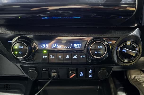 2022 Toyota Hilux SR5 image 23