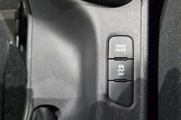 2024 Toyota Yaris Ascent Sport image 21
