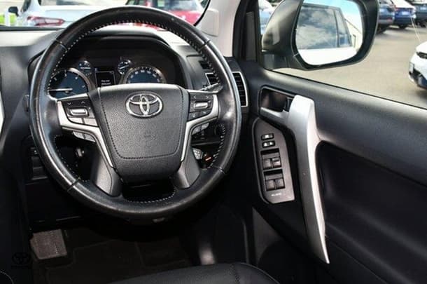 2019 Toyota Prado VX image 7