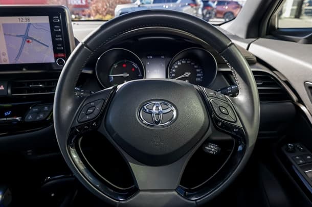 2022 Toyota C-HR Hybrid Koba 2WD image 10