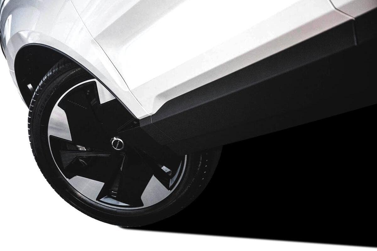 2025 Volvo EX30 Single Motor Extended Range Plus Auto MY25 image 17