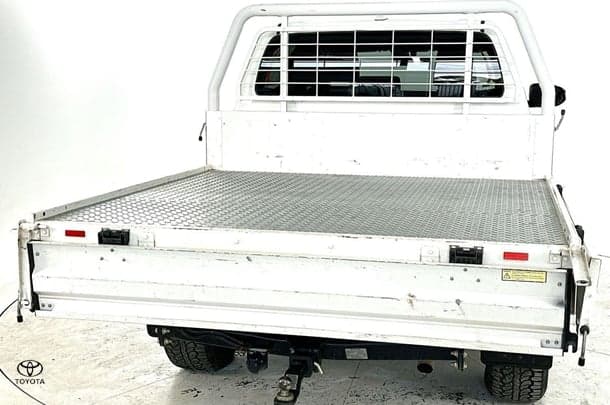 2022 Toyota Hilux SR image 32