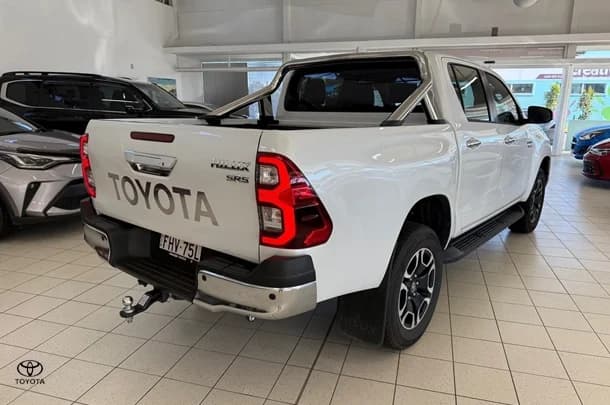 2023 Toyota Hilux SR5 image 6