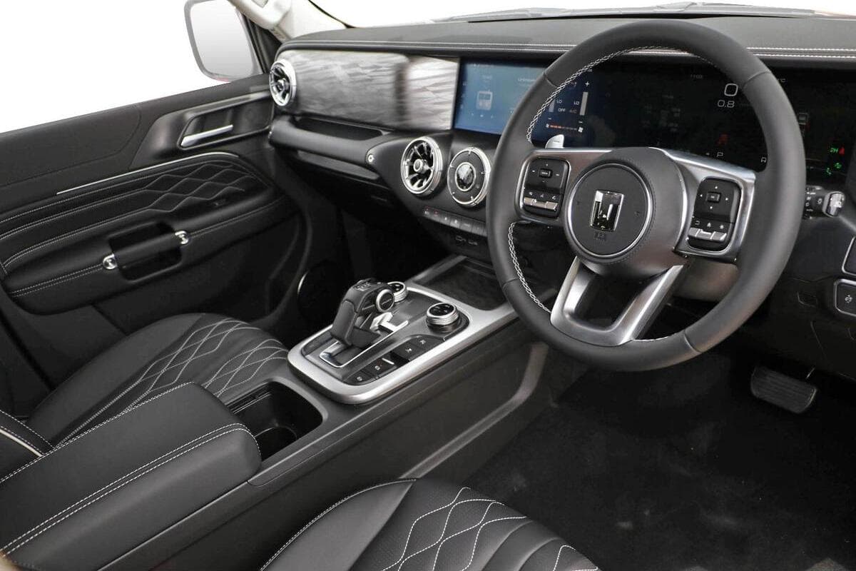 2025 GWM Tank 300 Lux Auto 4x4 image 6