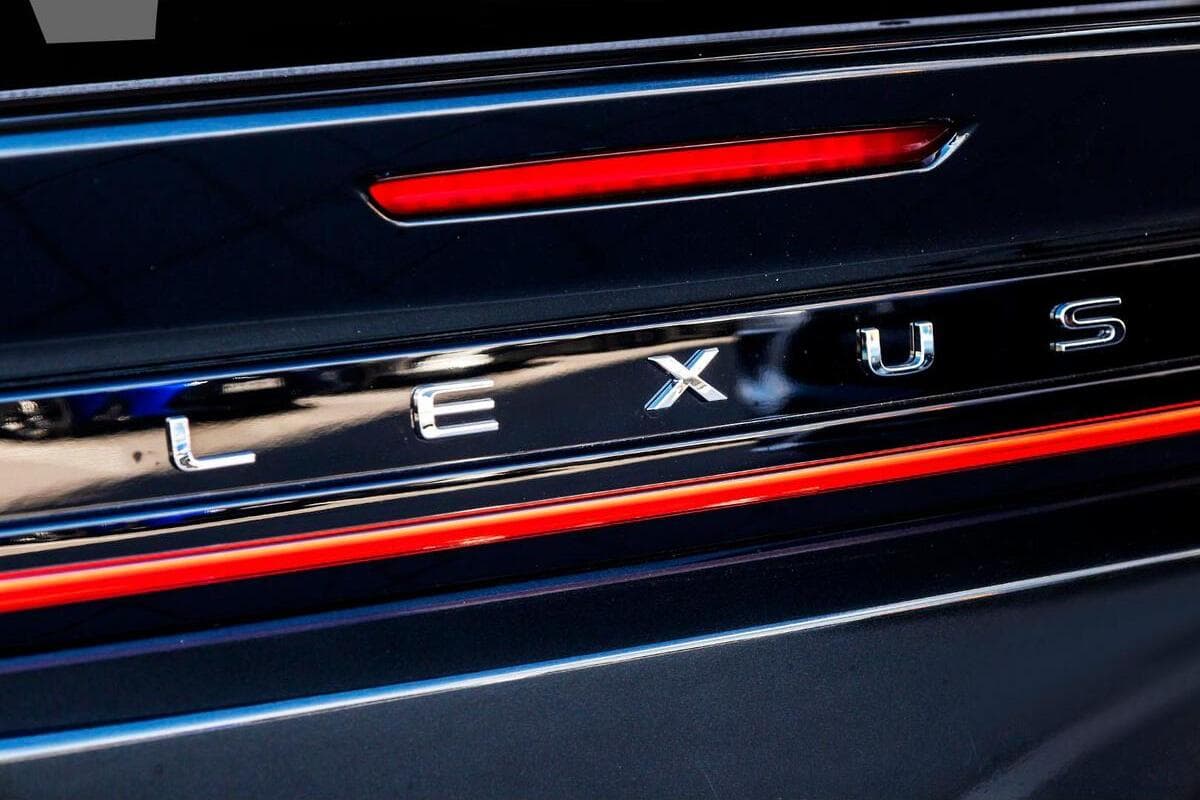 2024 Lexus RZ RZ450e Luxury Auto image 12
