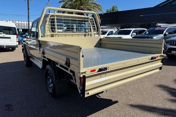 2024 Toyota LC Military GXL image 13