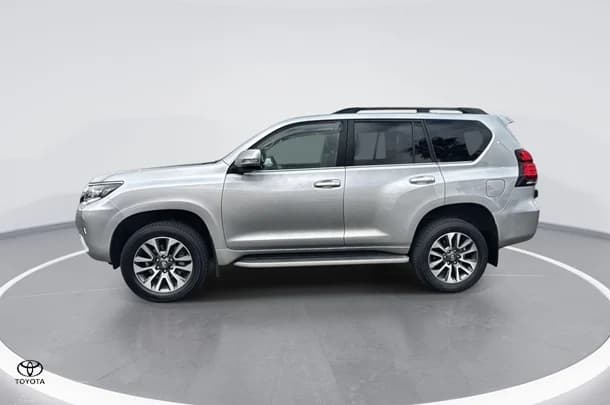 2023 Toyota Prado VX image 5
