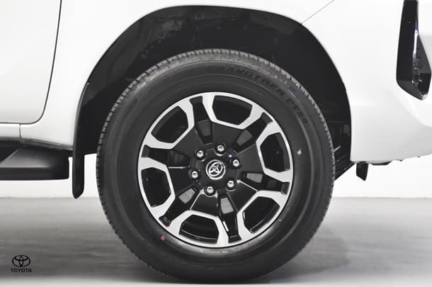 2024 Toyota Hilux 4x4 SR5 image 21