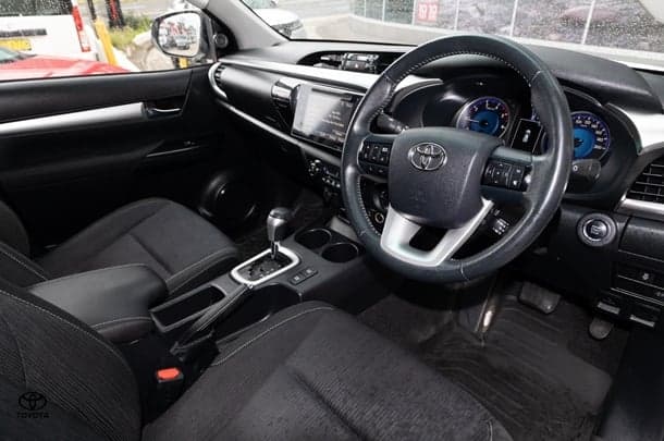 2018 Toyota Hilux 4x4 SR5 image 7
