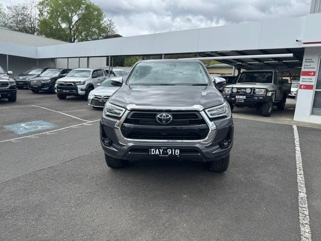 2022 Toyota Hilux SR5 image 2