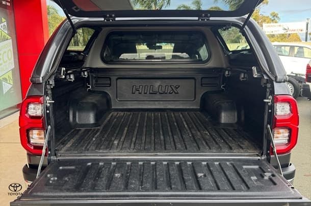 2022 Toyota Hilux SR5 image 21