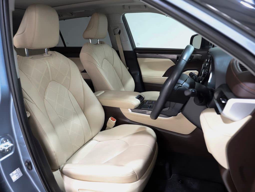 2021 Toyota Kluger Hybrid AWD GRANDE image 23