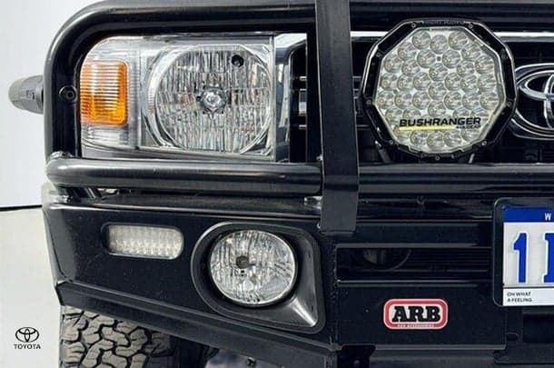 2020 Toyota LANDCRUISER MILITARY GXL image 3