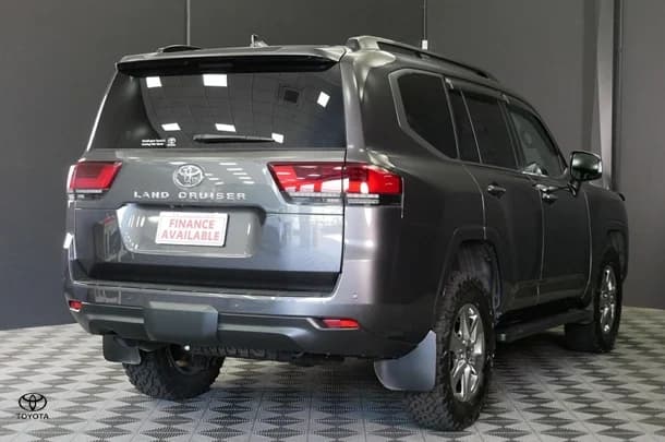 2023 Toyota Landcruiser Sahara image 4
