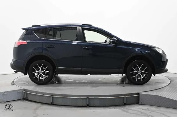 2018 Toyota RAV4 GXL AWD image 4