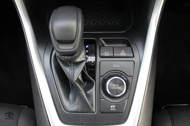2023 Toyota RAV4 Hybrid GX AWD image 5