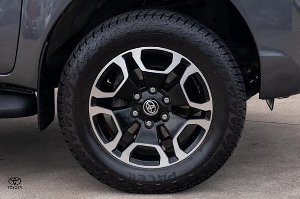 2023 Toyota Hilux 4x4 SR5 image 21
