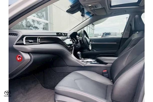 2019 Toyota Camry SL image 19
