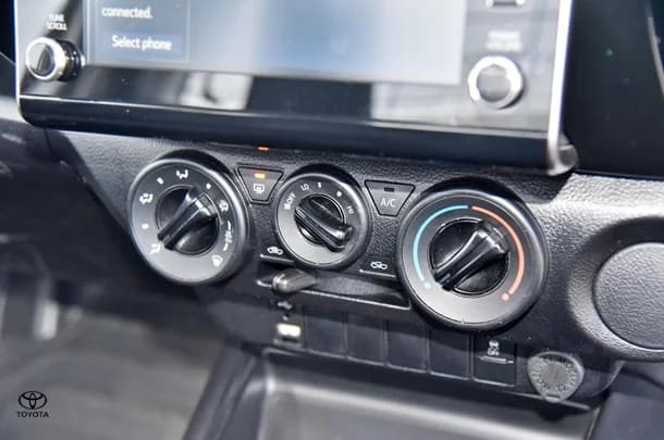 2023 Toyota Hilux 4x2 Workmate image 16