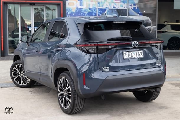 2024 Toyota Yaris Cross Hybrid Urban image 2