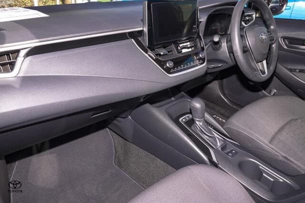 2024 Toyota Corolla Hatch Hybrid Ascent Sport image 9