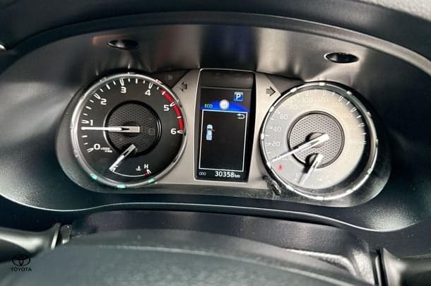 2023 Toyota Hilux SR5 image 15