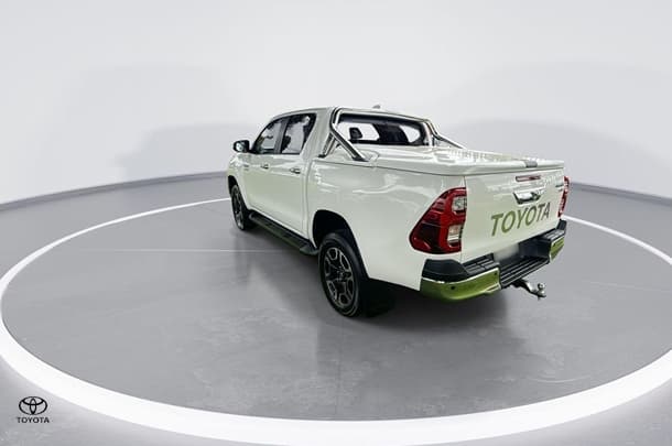 2023 Toyota Hilux SR5 image 6