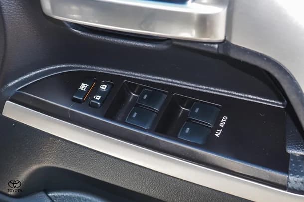 2021 Toyota Landcruiser VX image 24
