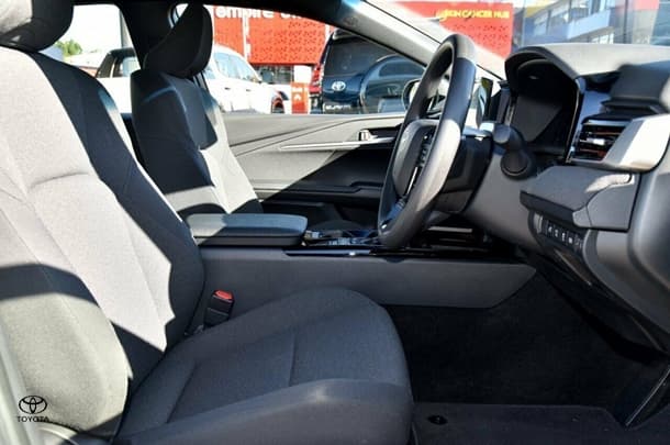 2024 Toyota Camry Hybrid Ascent image 8