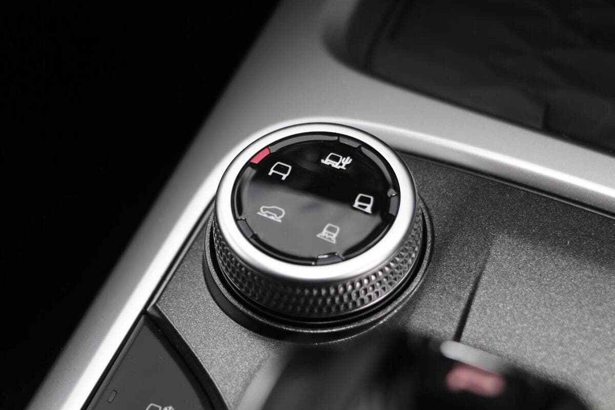 2025 GWM Tank 300 Lux Auto 4x4 image 21