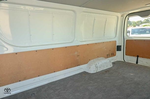 2017 Toyota Hiace LWB image 11
