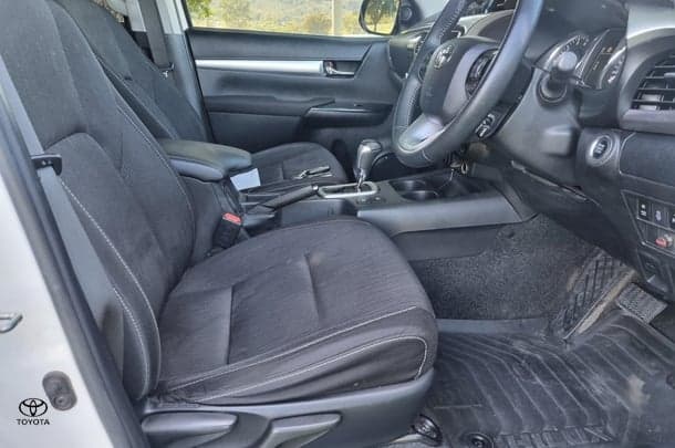 2020 Toyota Hilux 4x4 SR5 image 19