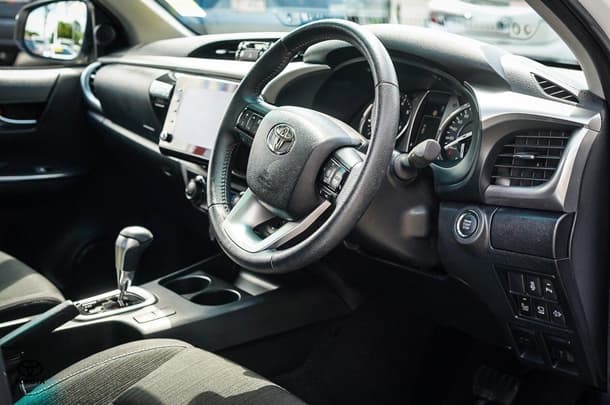 2023 Toyota HILUX SR5 image 11
