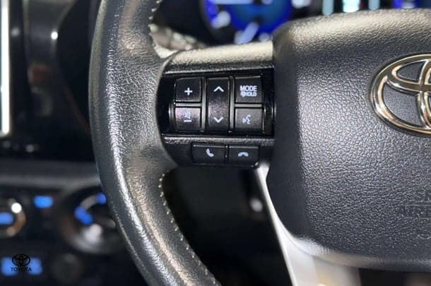 2019 Toyota Hilux SR5 image 18