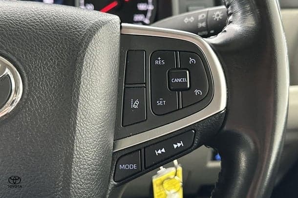2022 Toyota Hiace SLWB image 23