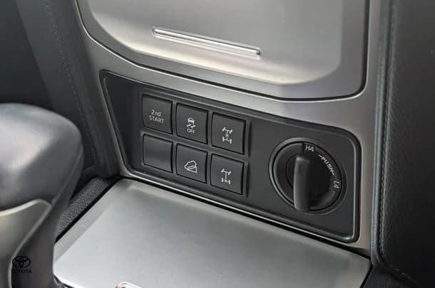 2021 Toyota Prado GXL image 34