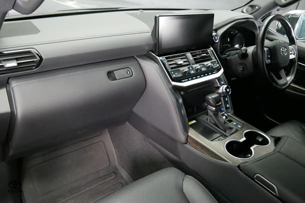 2023 Toyota Landcruiser Sahara image 24