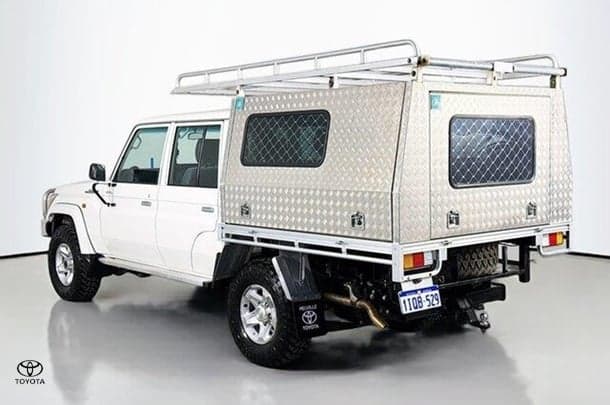 2021 Toyota LANDCRUISER MILITARY GXL image 6