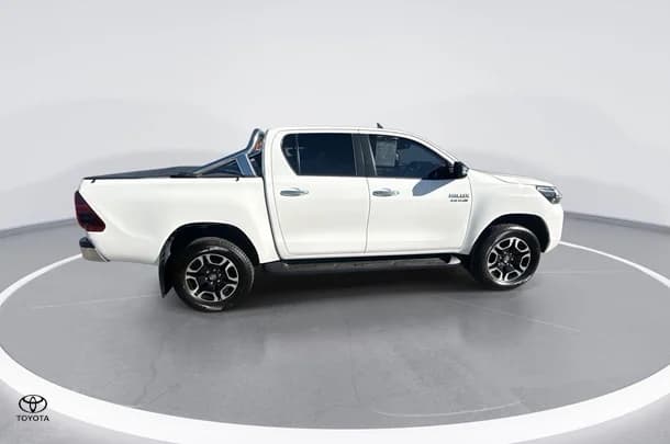 2020 Toyota Hilux SR5 image 9