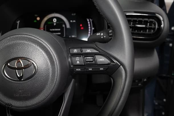 2024 Toyota Yaris Cross Hybrid Urban image 17