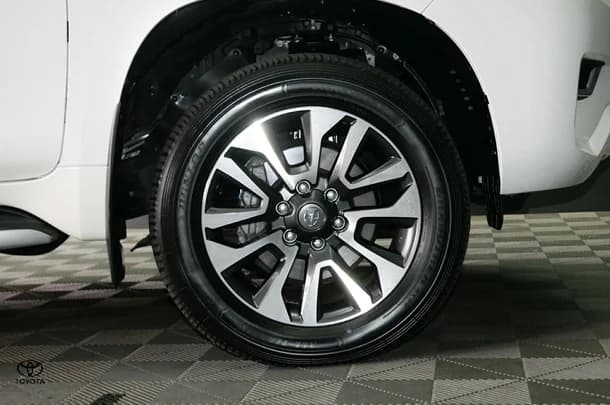 2023 Toyota Prado VX image 4