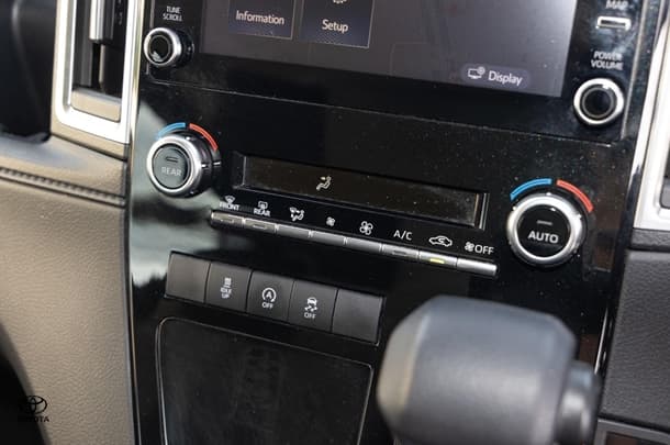 2020 Toyota Granvia Standard image 18