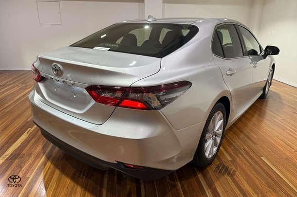 2021 Toyota Camry Ascent image 11