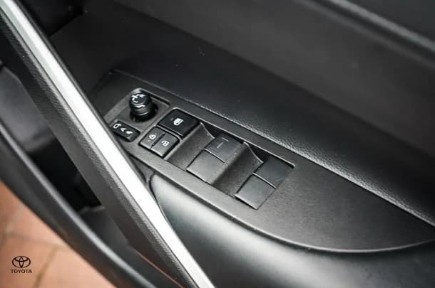 2024 Toyota Corolla Cross GX image 12